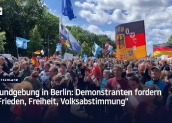 Jürgen Elsässer und Diether Dehm auf Friedensdemo in Berlin – Hass und Häme aus der "Linken"