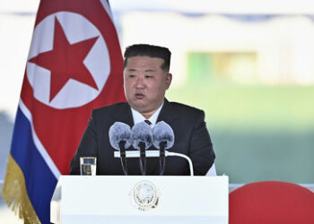 Kim Jong-un verärgert über Panne bei Kriegsschiff-Stapellauf: "Kriminelle Handlung"