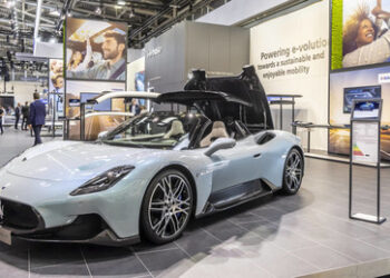 Konzernchefs kassieren, Arbeiter verlieren: Merz wird die Umverteilung beschleunigen