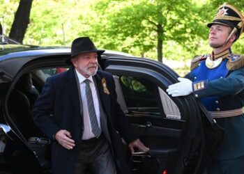 Lula hält Aufrüstung des Westens für verrückt: Billionen für Krieg statt Billionen für Bildung