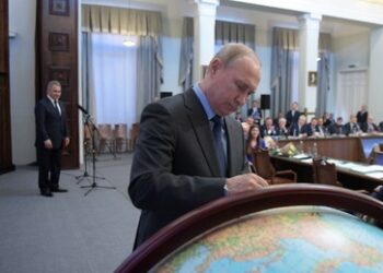 Ohne Regeln, ohne Regierende: Der Zusammenbruch der alten Weltordnung und die Rolle Russlands