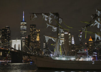 Segelschiff der mexikanischen Marine rammt Brücke in New York: Zwei Tote und zahlreiche Verletzte