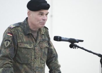 Sexistischer Spruch kostet NATO-General Karriere: "If rape is inevitable, relax and enjoy it."