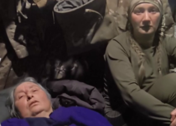 Tschassow Jar im Donbass: Russlands Militär evakuiert Dutzende Familien aus zerschossener Stadt