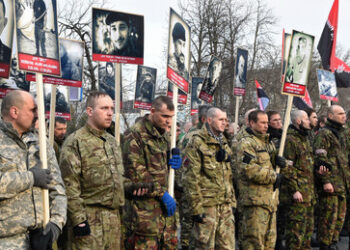 Ukrainische Neonazis wollen Abkommen mit russischen Separatisten unterzeichnen