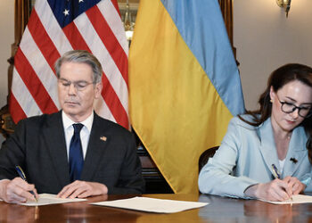 "Historisches Abkommen": Rohstoff-Deal zwischen USA und Ukraine unterzeichnet