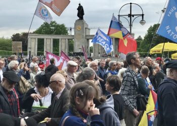 "Wir Deutschen halten zu lange aus" – Tino Eisbrenner zum Ausbleiben vpn Antikriegsprotesten