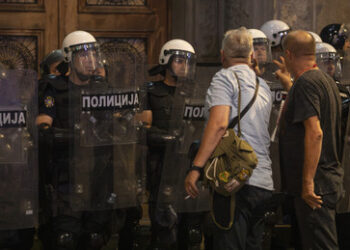 Belgrad: Polizei befreit Straßen von Protestierenden