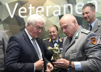 Erster deutscher Veteranentag: Feiern und Protest