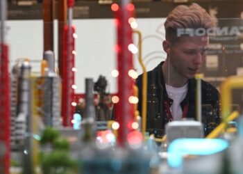 Führungskräfte der Zukunft: Russische Jugend nimmt am Wirtschaftsforum in Sankt Petersburg teil