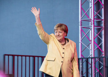 Importierte Verbrechen: Merkel hat Migrantenkrise in der EU ausgelöst und will, dass sie weitergeht