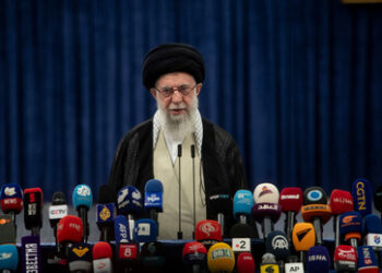 Iran: Mehrere hochrangige Kommandeure bei Angriffen getötet – Teheran kündigt "harte Bestrafung" an