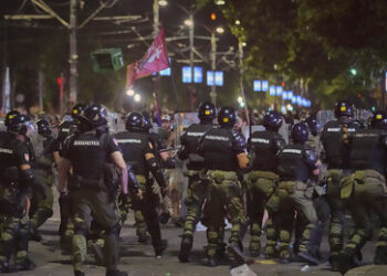 Proteste in Serbien: Vučić warnt Demonstranten vor gewalttätigen Unruhen