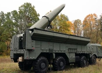 Russland greift Ziele im Gebiet Kiew an: Zahlreiche Drohnen und ballistische Raketen im Einsatz