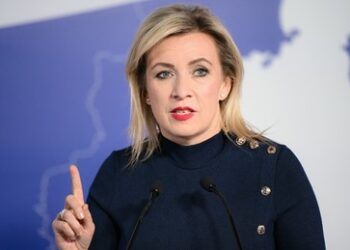 Sacharowa zu Gesprächen mit Kiew: "Wir bewegen uns in die richtige Richtung"