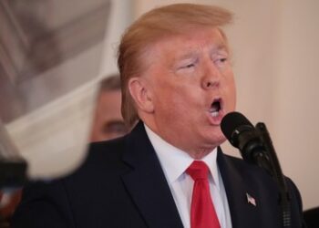 Trump droht damit, "die ganze Macht des US-Militärs" auf Iran loszulassen