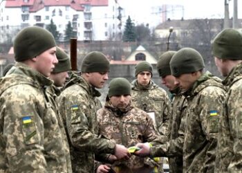 "Die Hälfte ist weggelaufen" - Putin über Kiews Versuch der Rekrutierung sehr junger Männer