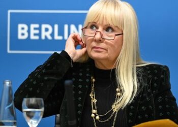 Der rot-schwarze Senat von Berlin präsentiert "den deutschen Pass per Mausklick"