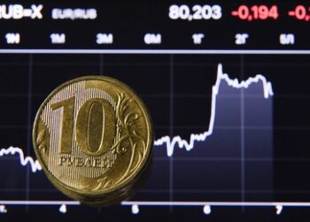 Experten überrascht – Rubel will trotz geopolitischer Turbulenzen nicht nachgeben