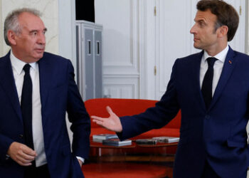 Frankreich: Milliarden fürs Militär - aber Feiertagsstreichung und Sozialkürzungen