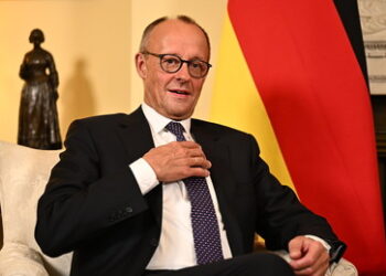 Made for Big Capital: Kanzler "BlackRock" verspricht Lobbyisten ein Steuerparadies