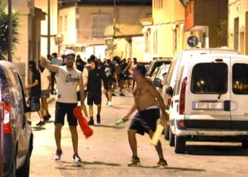 Nach Prügelattacke auf älteren Mann: Ausschreitungen gegen Migranten in Spanien