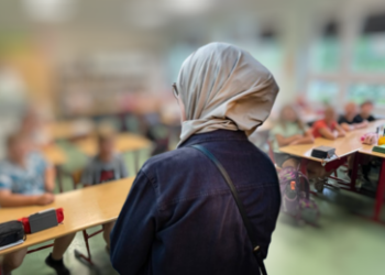 Schweiz: Lehrerin mit Kopftuch nicht erwünscht – Eltern setzen sich durch