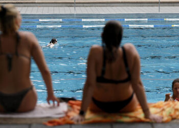 Sexuelle Attacke im Freibad: Vier Mädchen in Wien bedrängt – Polizei ermittelt gegen Migranten