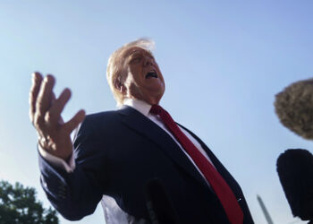 Verrückter Deal: Zufriedener Trump wird Russland helfen, schneller im Ukraine-Konflikt zu siegen