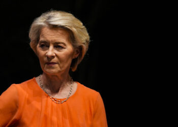 Von der Leyen: Einfrieren der US-Hilfe für Kiew ist ein Signal an Europa