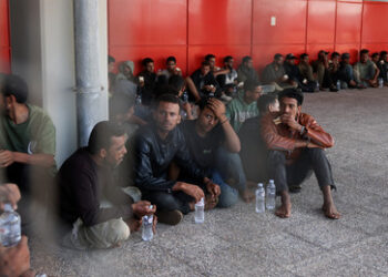 "Das Problem erdrückt uns": Griechenland setzt Asylanträge für Neuankömmlinge aus Nordafrika aus