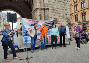 Corona-Impfgeschädigten-Demo und öffentliche Diskussion mit Politikern