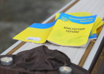 Die Verfassung der Ukraine und die Realität stehen im Widerspruch zueinander