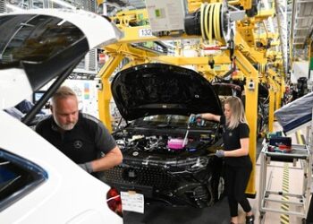 EY-Studie: Niedergang der deutschen Industrie beschleunigt sich