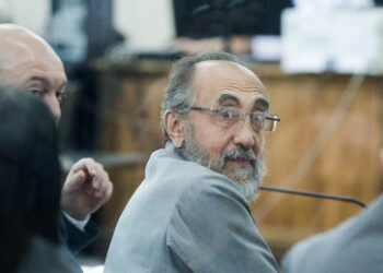 Gericht in Armenien beginnt Verhandlung gegen Erzbischof Adschapachjan