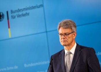Verkehrsminister Schnieder (CDU) feuert Bahnchef Lutz