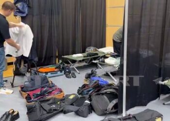 "Immerhin besser als am Nordpol" – Russische Journalisten in Anchorage landen in einem Schlafsaal