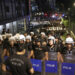 Anhänger der türkischen Oppositionspartei CHP protestieren in Istanbul trotz Demonstrationsverbot