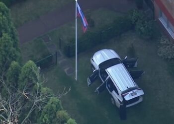Australien: Auto rammt russisches Generalkonsulat (VIDEO)