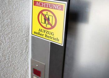 Berlin: Rentner stirbt beim Gang in den 18. Stock - Fahrstuhl seit Monaten defekt