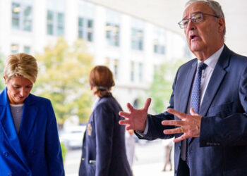 Bern kauft Waffen, Washington kassiert – die Schweiz auf Betteltour bei Trump