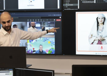 KI-generierte Ministerin sorgt für Chaos im albanischen Parlament (VIDEO)