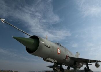 Nach 62 Jahren: Legendäre MiG-21 absolviert letzten Flug am indischen Himmel (VIDEO)