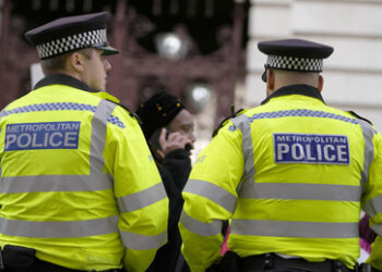 Polizei in England nimmt drei Personen fest – Verdacht auf Unterstützung russischer Geheimdienste