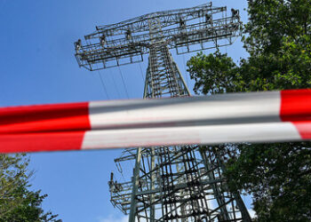 "Einige Anarchist:innen" sorgen mit Anschlag für andauernden Stromausfall bei 20.000 Berlinern