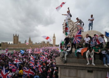 "Stoppt die Boote!" Über 100.000 Menschen protestieren in London gegen Asylpolitik