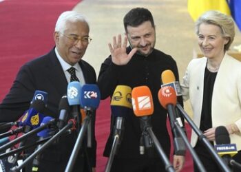 "The Economist": Lob des Westens hat Selenskij in seiner Hybris bestärkt