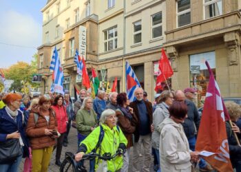 82-jährige Friedensveteranin: Massive Polizeigewalt gegen Friedensaktivisten seit 1951