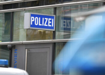 Durchsuchungen bei 17 Polizeibeamten wegen Amtsmissbrauchs in Hessen