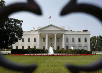 Medien: Washington gibt zu, Kiew stärker unter Druck zu setzen als Moskau